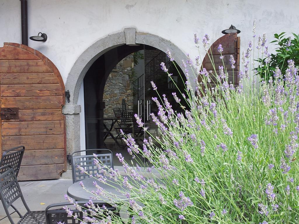 דוברובו Boutique Hotel Dvor מראה חיצוני תמונה