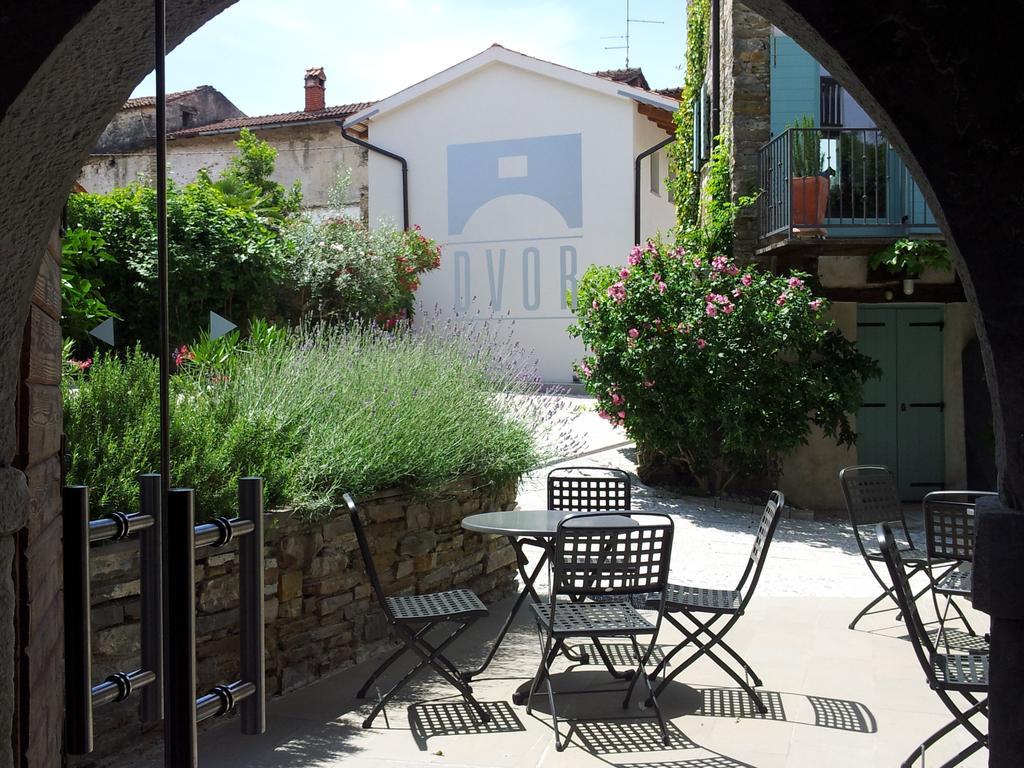 דוברובו Boutique Hotel Dvor מראה חיצוני תמונה
