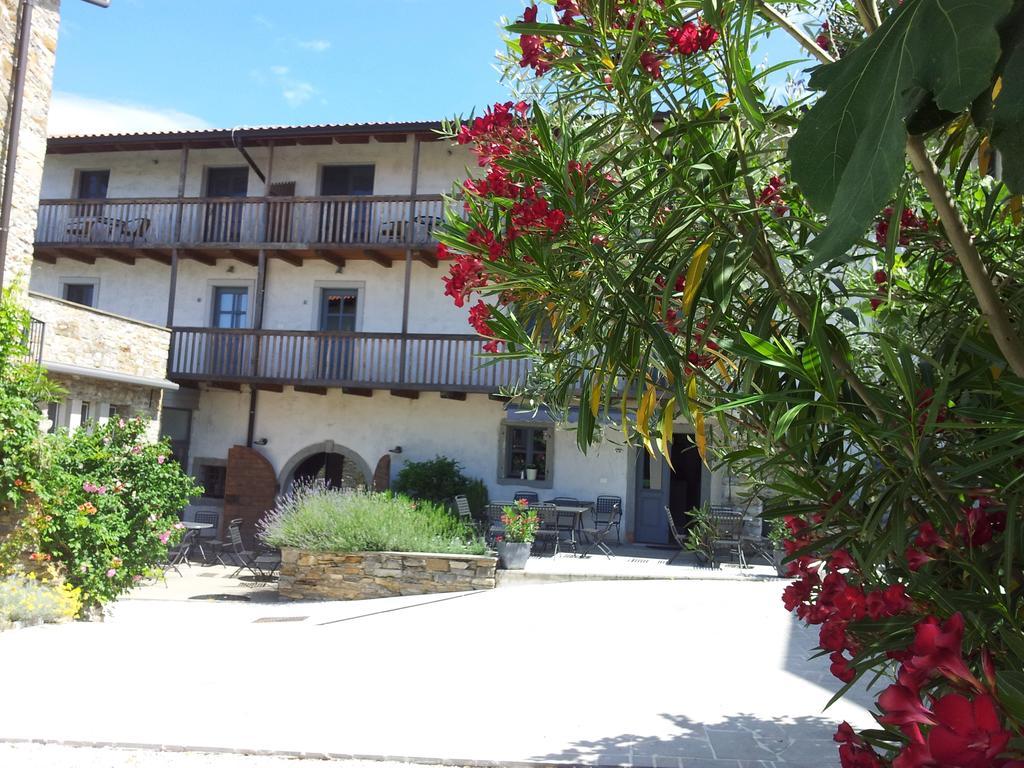 דוברובו Boutique Hotel Dvor מראה חיצוני תמונה