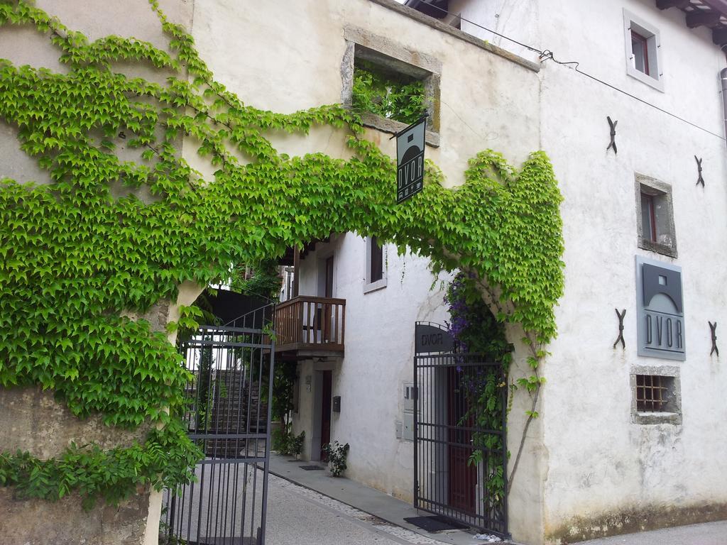 דוברובו Boutique Hotel Dvor מראה חיצוני תמונה