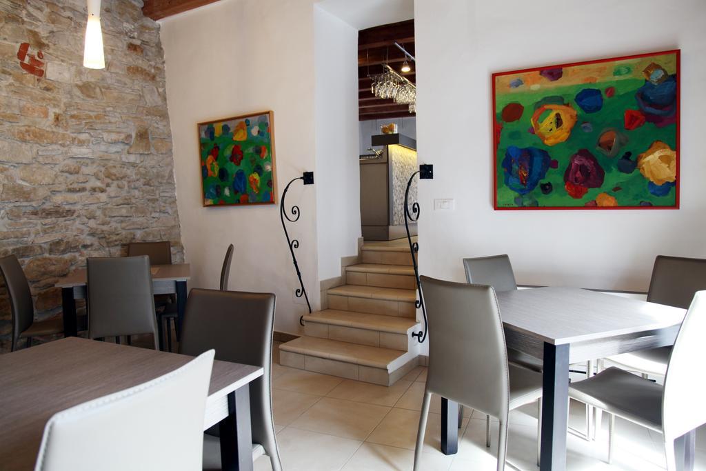 דוברובו Boutique Hotel Dvor מראה חיצוני תמונה