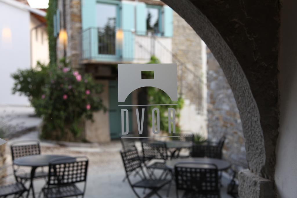 דוברובו Boutique Hotel Dvor מראה חיצוני תמונה