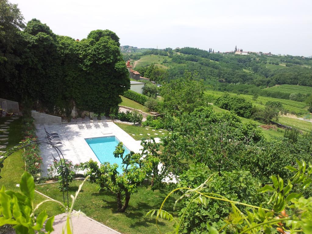 דוברובו Boutique Hotel Dvor מראה חיצוני תמונה