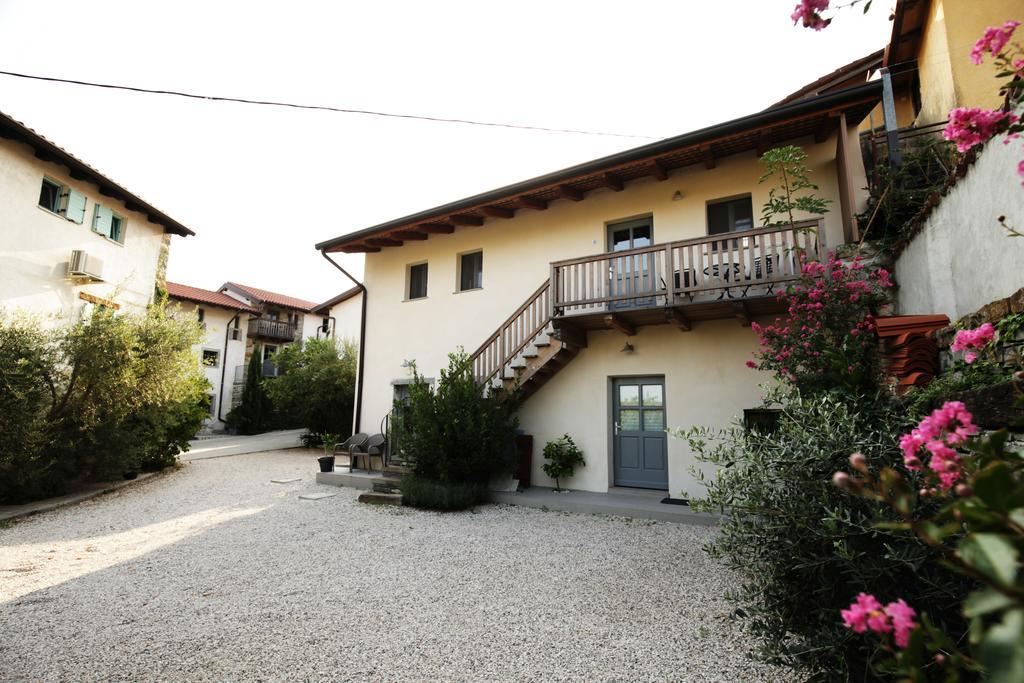 דוברובו Boutique Hotel Dvor מראה חיצוני תמונה
