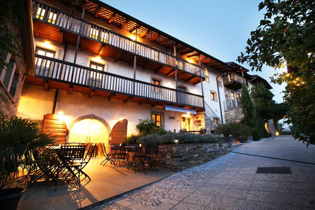 דוברובו Boutique Hotel Dvor מראה חיצוני תמונה