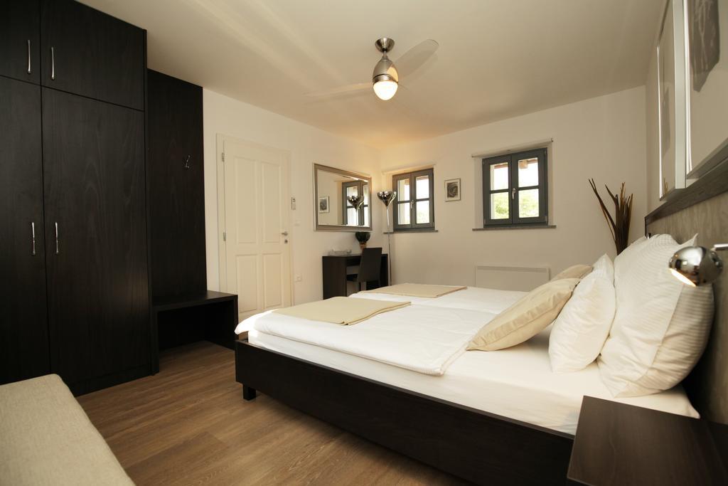 דוברובו Boutique Hotel Dvor מראה חיצוני תמונה