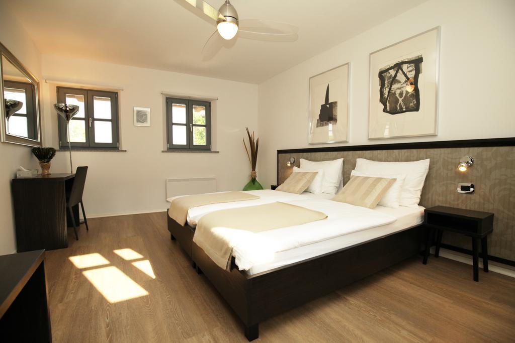 דוברובו Boutique Hotel Dvor מראה חיצוני תמונה