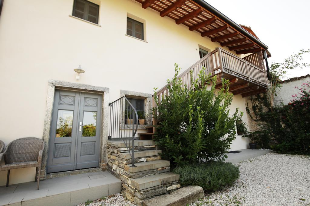 דוברובו Boutique Hotel Dvor מראה חיצוני תמונה