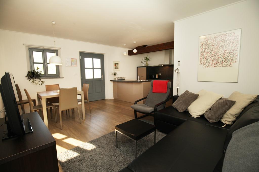 דוברובו Boutique Hotel Dvor מראה חיצוני תמונה