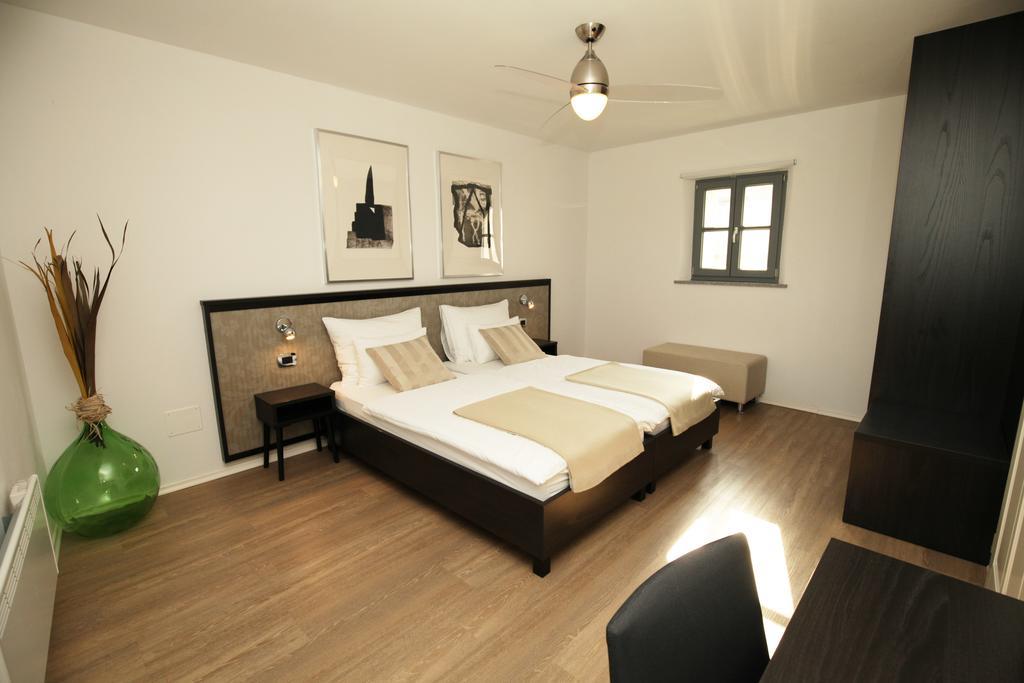דוברובו Boutique Hotel Dvor מראה חיצוני תמונה