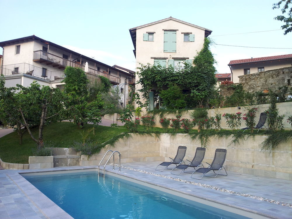 דוברובו Boutique Hotel Dvor מראה חיצוני תמונה
