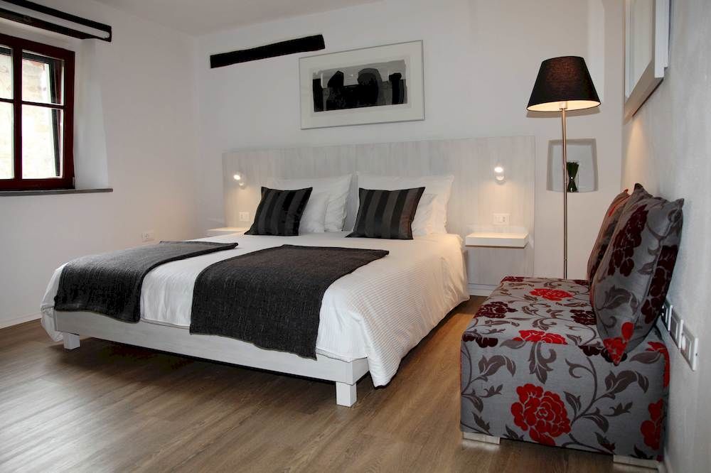 דוברובו Boutique Hotel Dvor מראה חיצוני תמונה