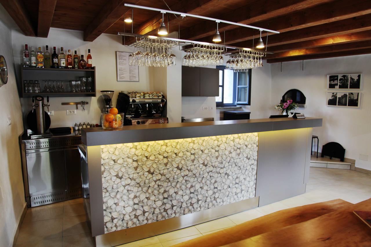 דוברובו Boutique Hotel Dvor מראה חיצוני תמונה